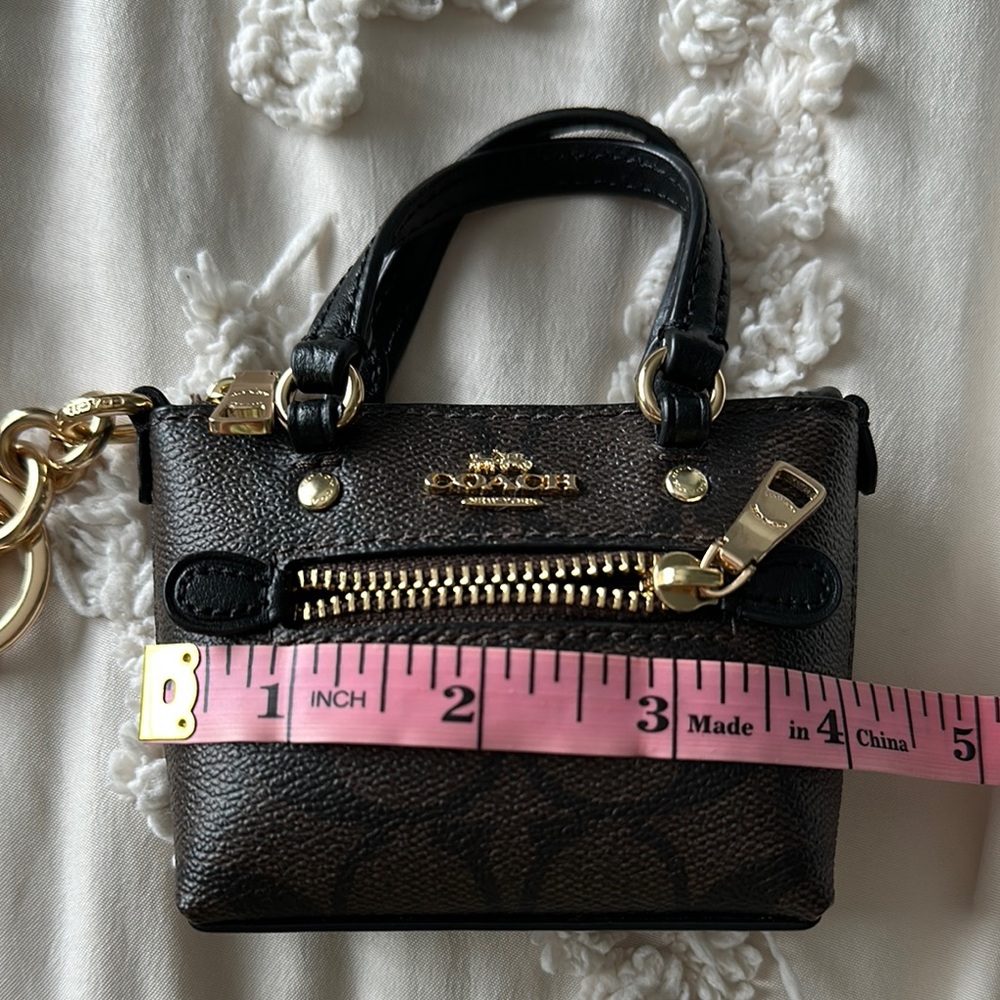 Coach Mini tote keychain - Picture 9 of 12